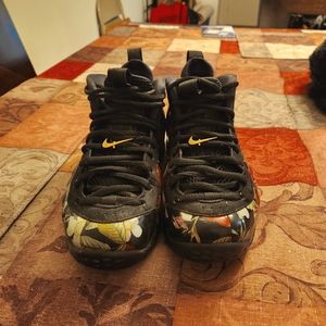 SOLD!! Nike Air Foamposite Floral